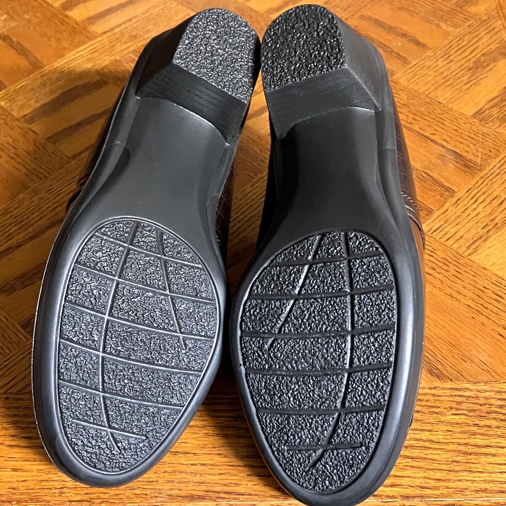 Easy Street Comfort Waves Shoes - Picture 3 of 7